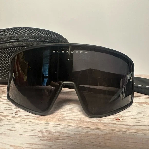 Blenders Polarized Black Sunglasses - Picture 5 of 12
